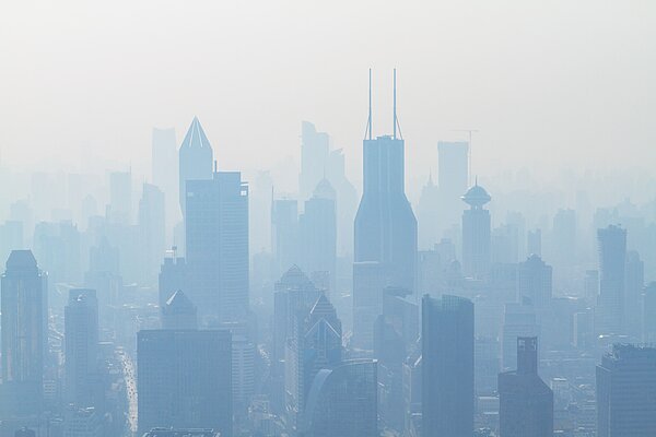 Smog ist in Chinas Großstädten ein Problem (Foto: Photoholgic / Unsplash) Smog ist in Chinas Großstädten ein Problem (Foto: Photoholgic / Unsplash)