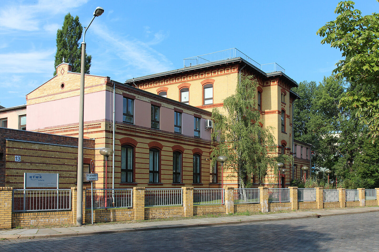 Außenansicht des Forschungszentrums Life Science & Engineerung in der Eilenburger Straße