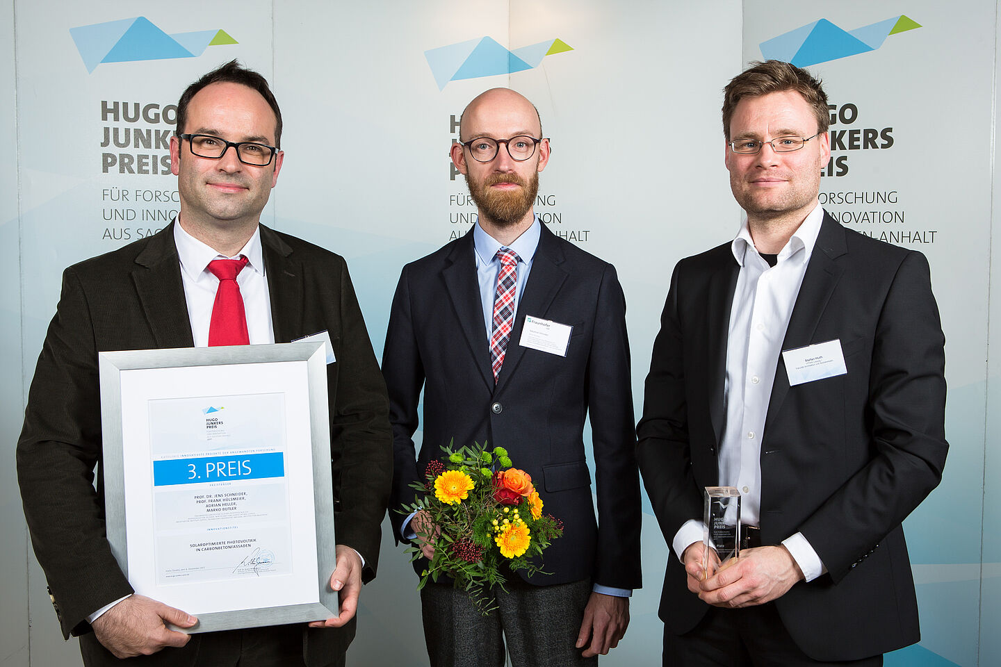 Von links nach rechts: Professor Jens Schneider (Fraunhofer CSP & HTWK Leipzig), Sebastian Schindler (Fraunhofer CSP), Stefan Huth (HTWK Leipzig)