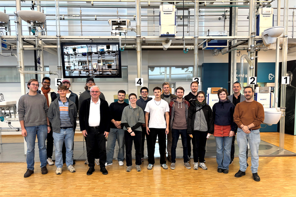 Gruppenfoto in Abwasserturm