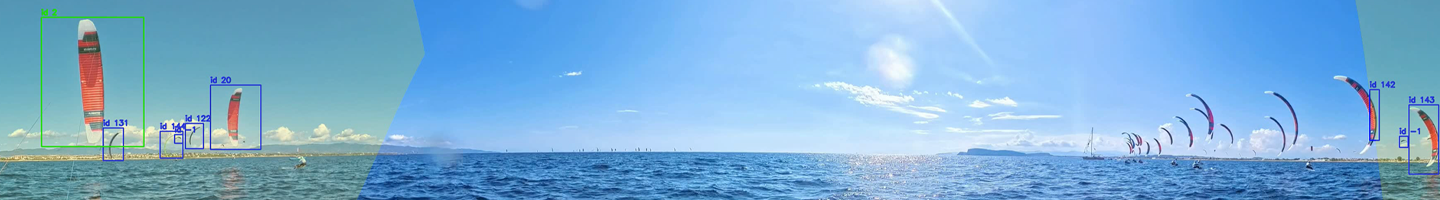 Panoramafoto von Kite-Surfers Perspektive auf dem Wasser, andere Kite-Surfer in der Ferne sind zu sehen und Kamera analysiert die Kites