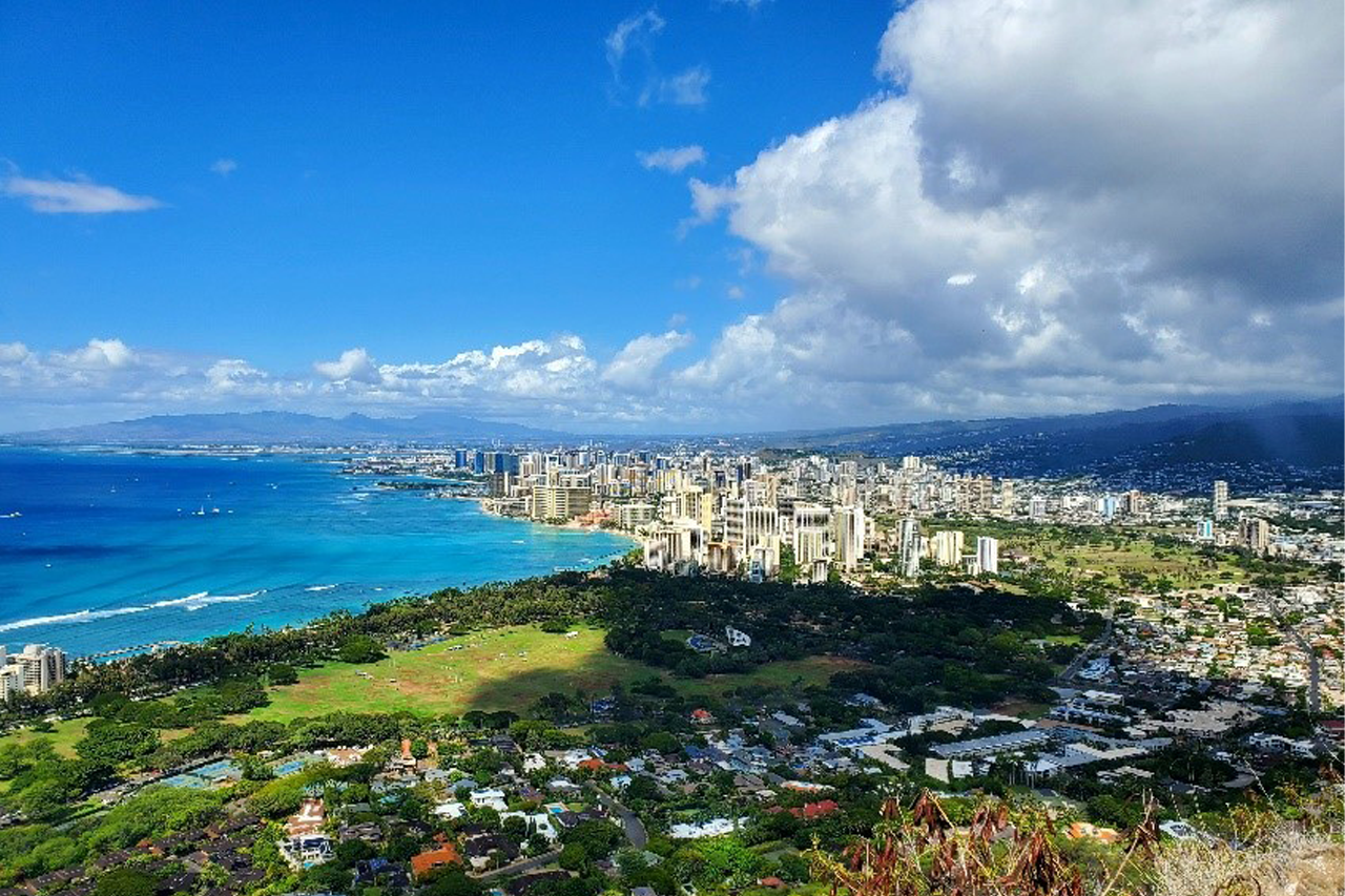 Blick von oben auf Hawaiis Hauptstadt Honolulu 