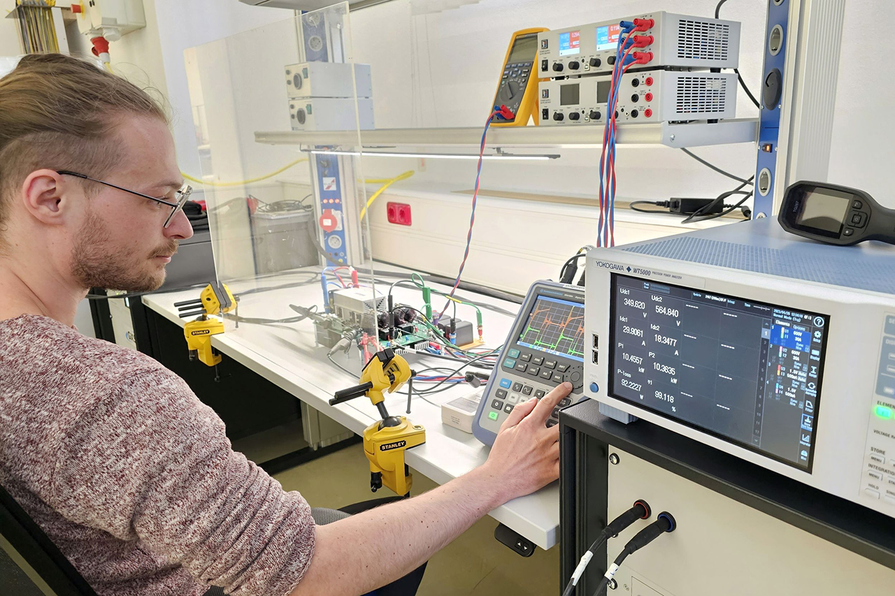 Marcel Hofmann during the commissioning of a 28 kW SiC-based boost converter 