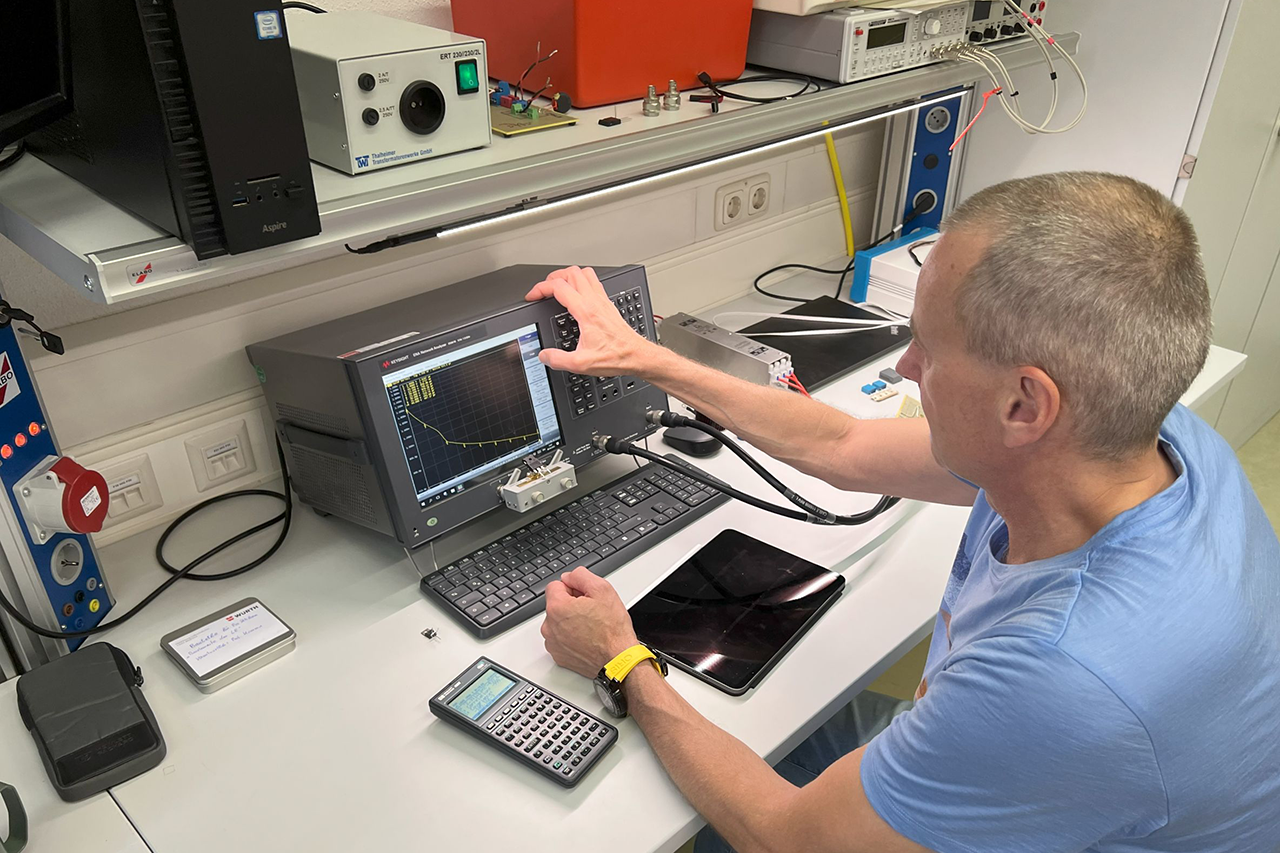 Prof. Komma is working on a network analyzer