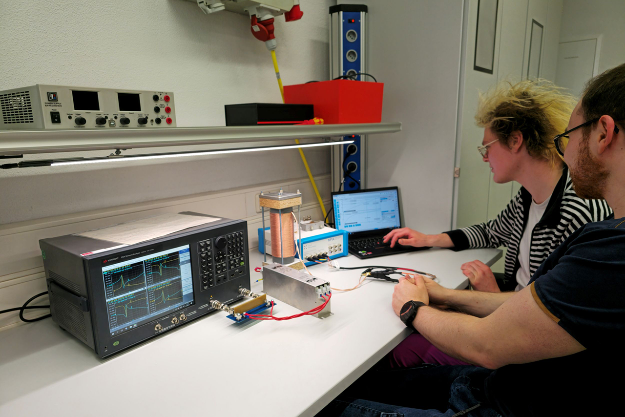 Network and Impedance Analyzer in Laboratory Operation 