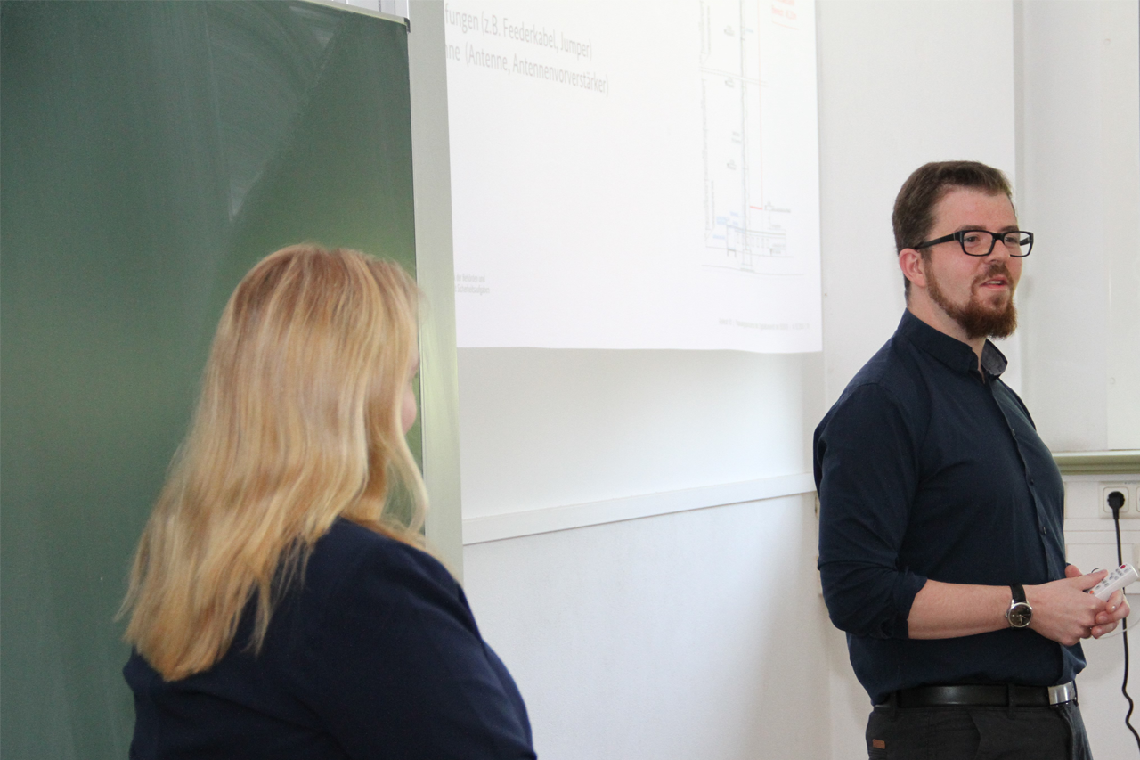 Tanja Witt und Michael Schurig beim Vortrag der Bundesanstalt für Digitalfunk an der Fakultät Ingenieurwissenschaften