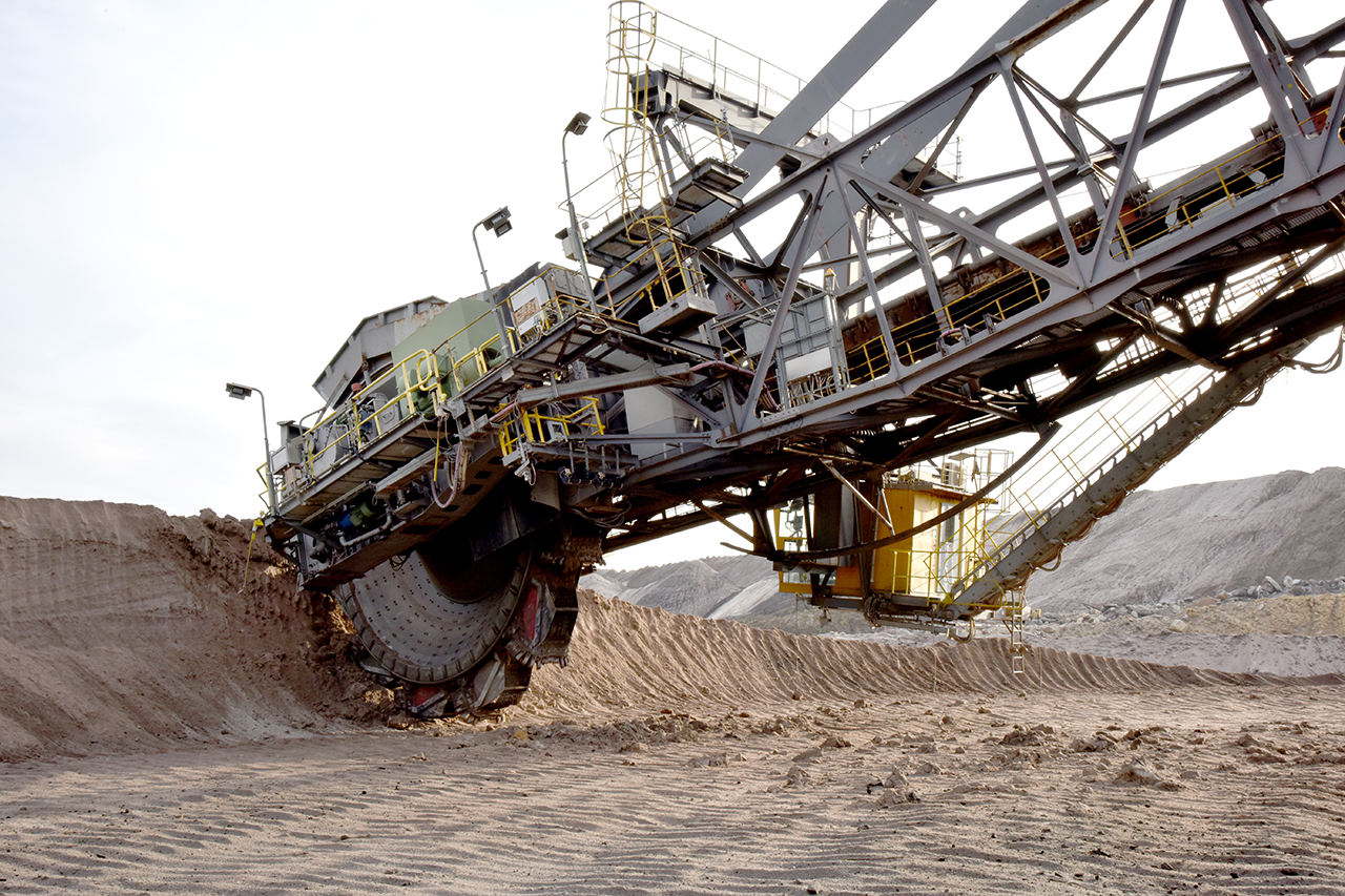 MIBRAG bucket wheel excavator with radio sensors for monitoring the gears © MIBRAG