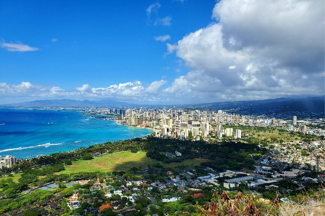 Blick von oben auf Hawaiis Hauptstadt Honolulu