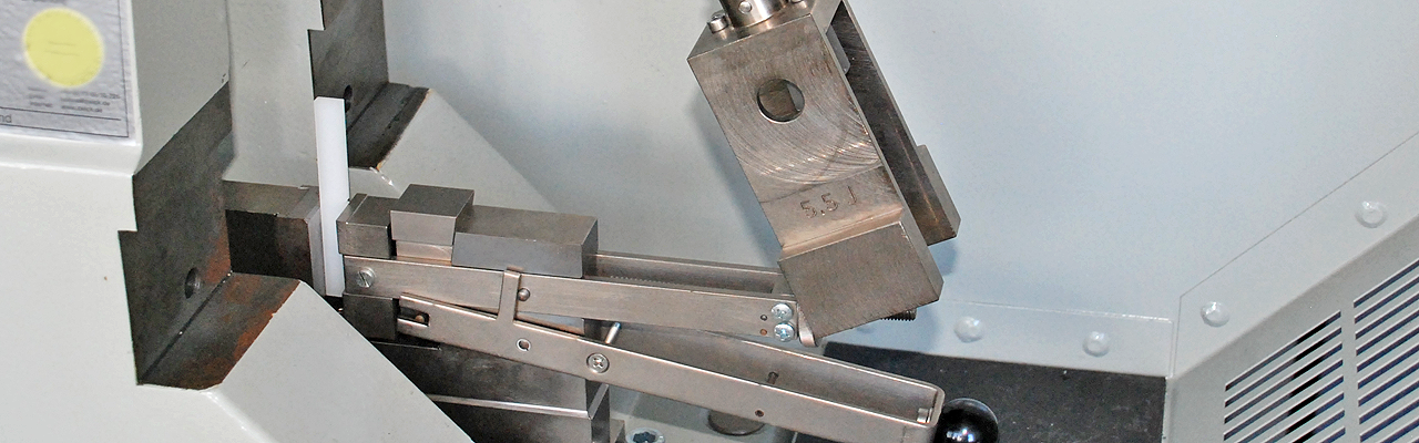 Materialprobe beim Schlagversuch